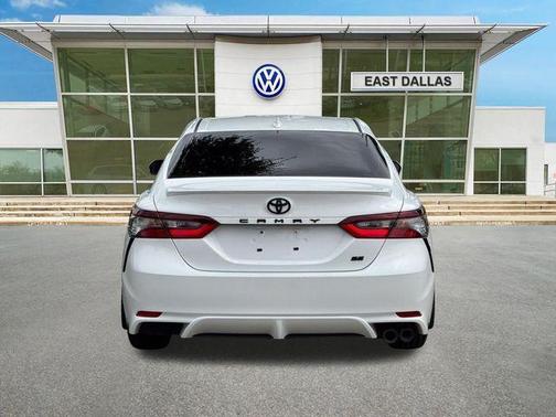Ice 2023 Toyota Camry SE