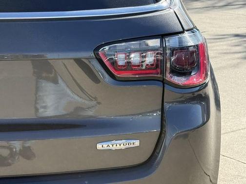 Granite Crystal Clearcoat Metallic 2022 Jeep Compass Altitude