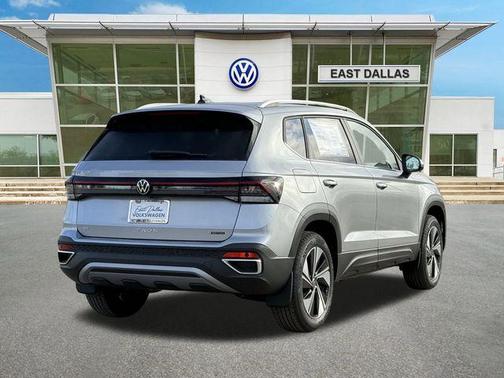 Pyrite Silver Metallic 2026 Volkswagen Taos 1.5T SE