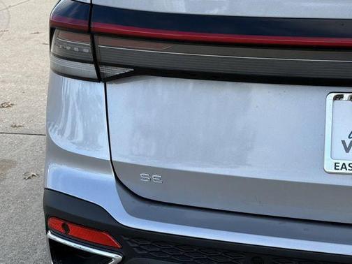 Pyrite Silver Metallic 2026 Volkswagen Taos 1.5T SE