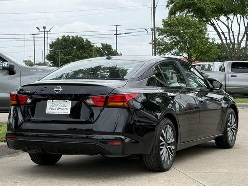 Super Black Clearcoat 2025 Nissan Altima SV