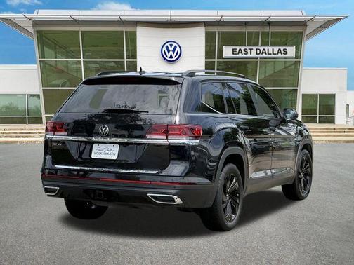 Deep Black Pearl Effect 2023 Volkswagen Atlas 3.6L SE w/Technology
