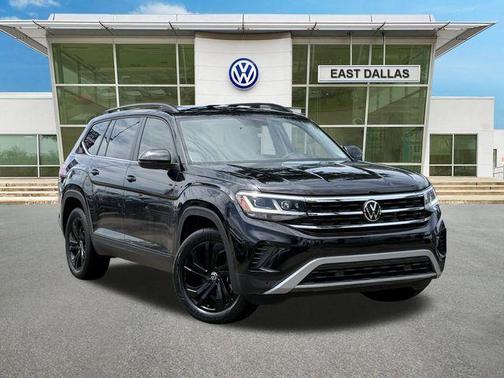 Deep Black Pearl Effect 2023 Volkswagen Atlas 3.6L SE w/Technology