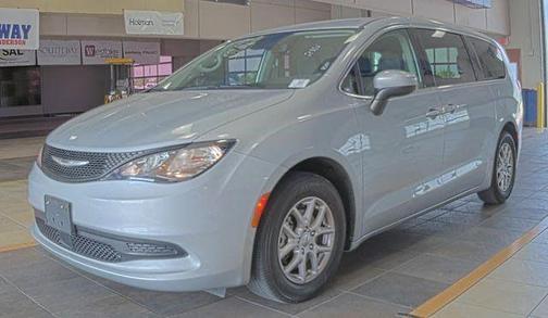 Silver Mist Clearcoat 2023 Chrysler Voyager LX