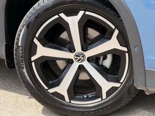 Monterey Blue Pearl 2026 Volkswagen Tiguan 2.0T SE