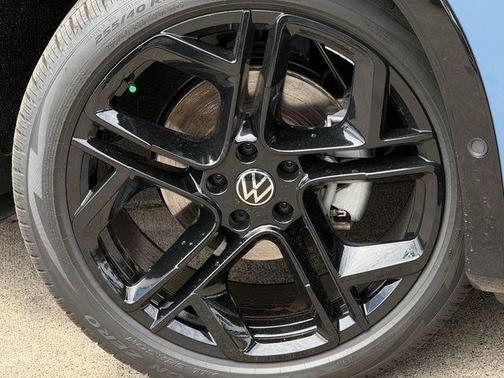 Monterey Blue Pearl 2026 Volkswagen Tiguan 2.0T SE R-Line Black