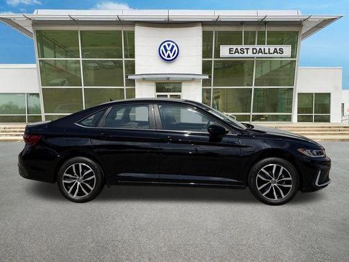 Deep Black Pearl Effect 2026 Volkswagen Jetta 1.5T SE
