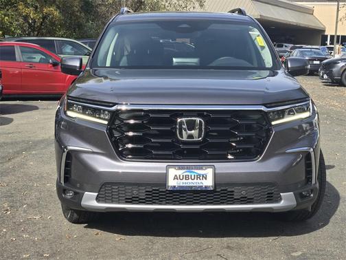 2025 Honda Pilot Touring 8-Passenger