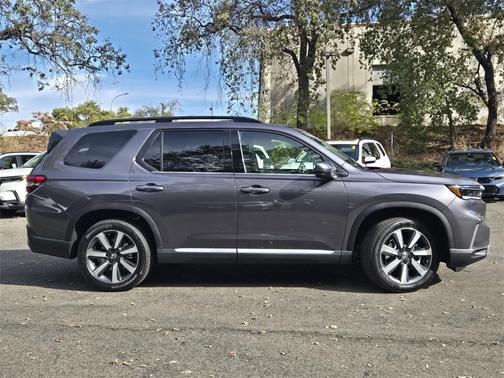 2025 Honda Pilot Touring 8-Passenger