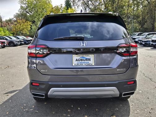 2025 Honda Pilot Touring 8-Passenger