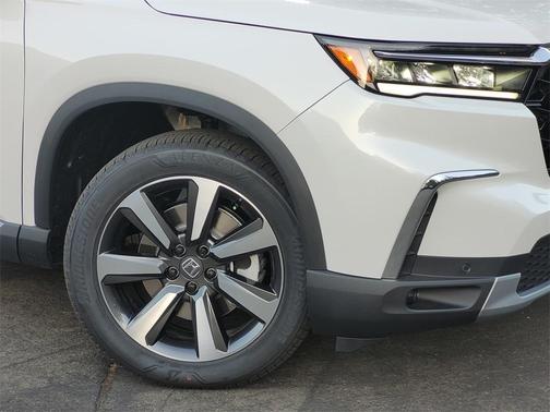 2025 Honda Pilot Touring 8-Passenger