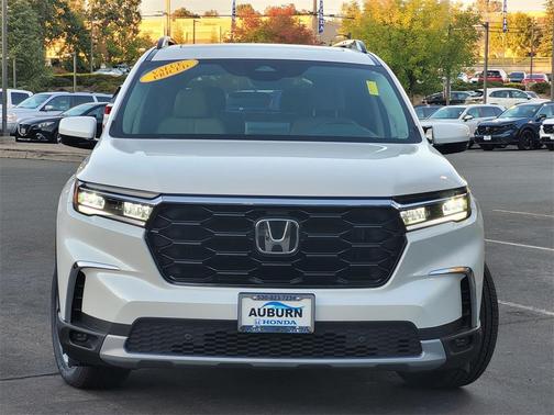 2025 Honda Pilot Touring 8-Passenger