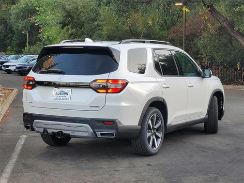 2025 Honda Pilot Touring 8-Passenger