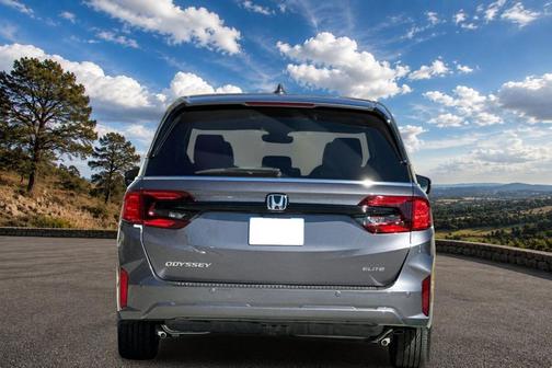 Modern Steel Metallic 2026 Honda Odyssey Elite