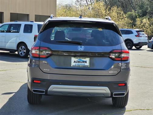 2025 Honda Pilot Touring 8-Passenger