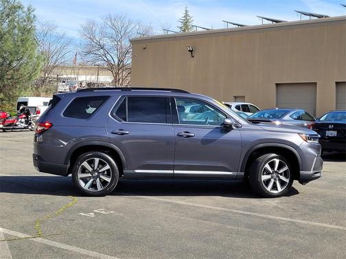 2025 Honda Pilot Touring 8-Passenger