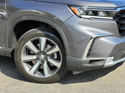 2025 Honda Pilot Touring 8-Passenger