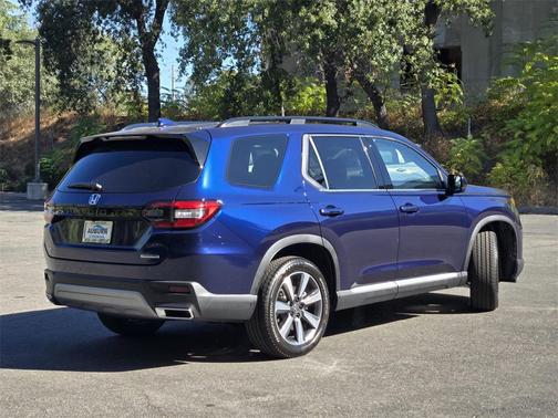 2025 Honda Pilot Touring 8-Passenger