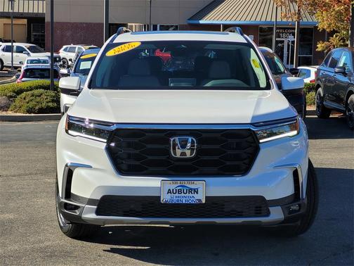 2025 Honda Pilot Touring 8-Passenger