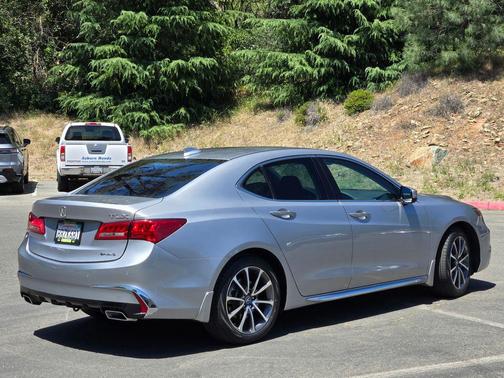 Lunar Silver Metallic 2018 Acura TLX Technology