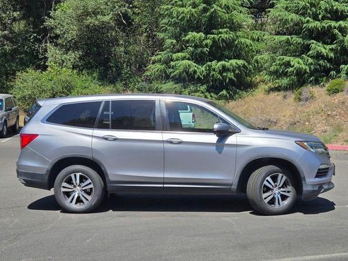 Lunar Silver Metallic 2017 Honda Pilot EX
