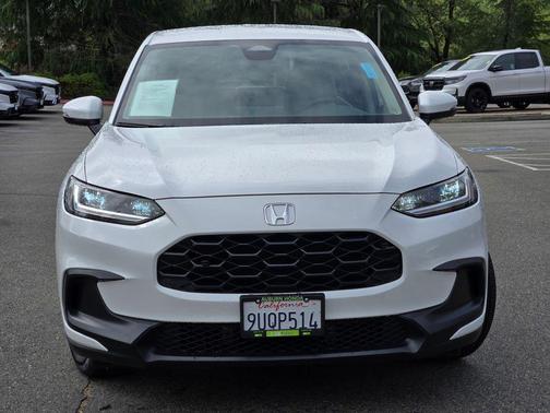 Platinum White Pearl 2025 Honda HR-V LX
