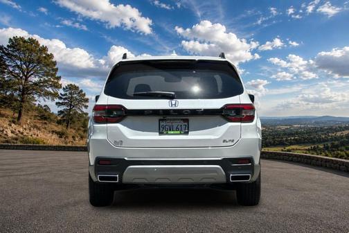Platinum White Pearl 2023 Honda Pilot AWD Elite
