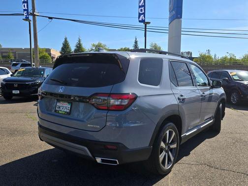 Sonic Gray Pearl 2025 Honda Pilot Touring 8-Passenger