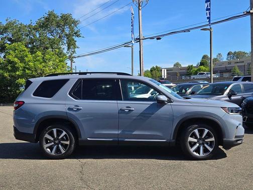 Sonic Gray Pearl 2025 Honda Pilot Touring 8-Passenger