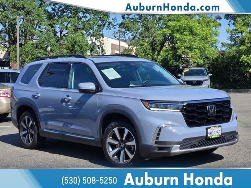 Sonic Gray Pearl 2025 Honda Pilot Touring 8-Passenger