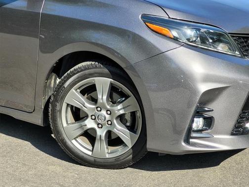 2020 Toyota Sienna SE