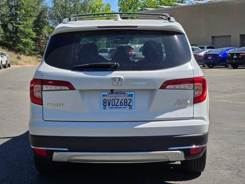 Platinum White Pearl 2021 Honda Pilot AWD Elite