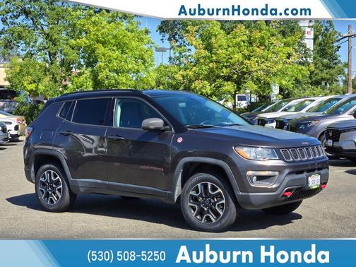 Granite Crystal Metallic Clearcoat 2019 Jeep Compass Trailhawk