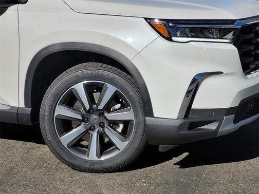 2025 Honda Pilot Touring 8-Passenger