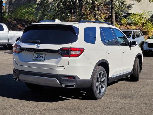 2025 Honda Pilot Touring 8-Passenger