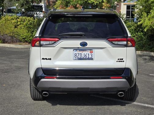 2021 Toyota RAV4 Hybrid SE