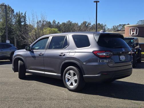 2023 Honda Pilot AWD LX