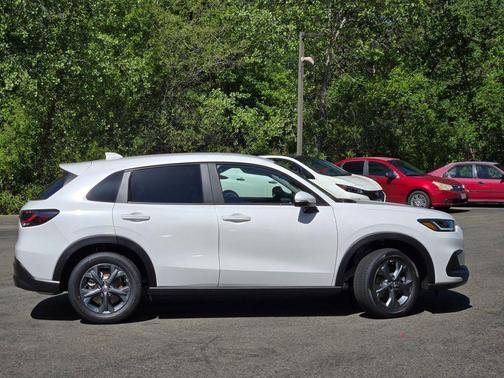 Platinum White Pearl 2026 Honda HR-V LX