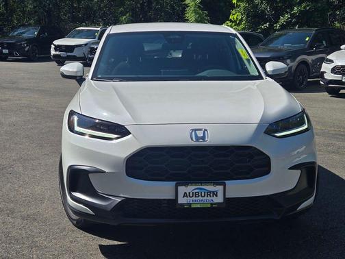 Platinum White Pearl 2026 Honda HR-V LX