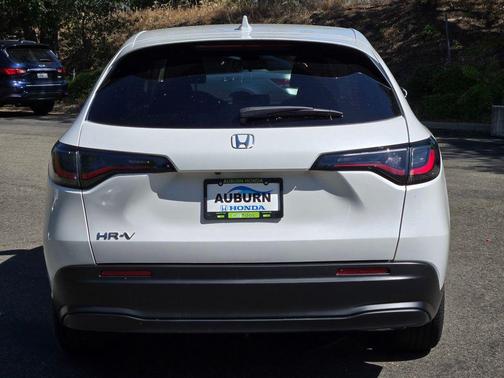 Platinum White Pearl 2026 Honda HR-V LX