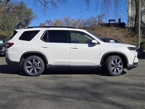 2025 Honda Pilot Touring 8-Passenger