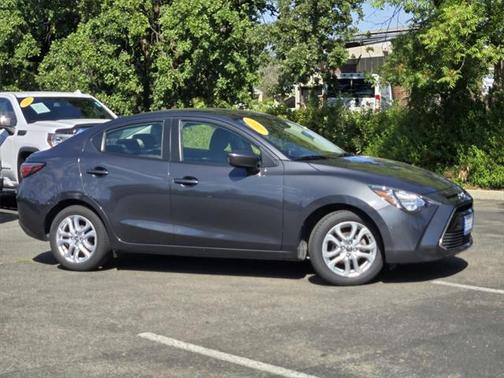 2017 Toyota Yaris iA Base