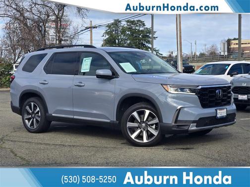 2025 Honda Pilot Touring 8-Passenger