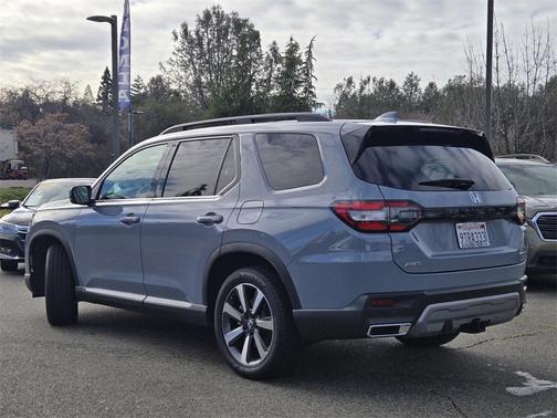 2025 Honda Pilot Touring 8-Passenger