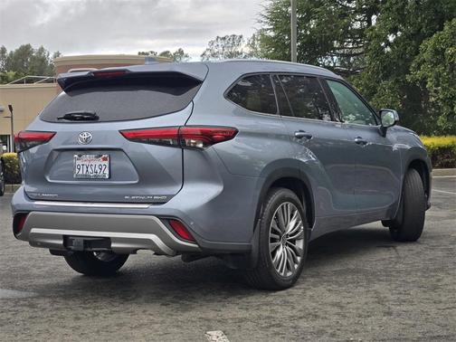 2022 Toyota Highlander Platinum