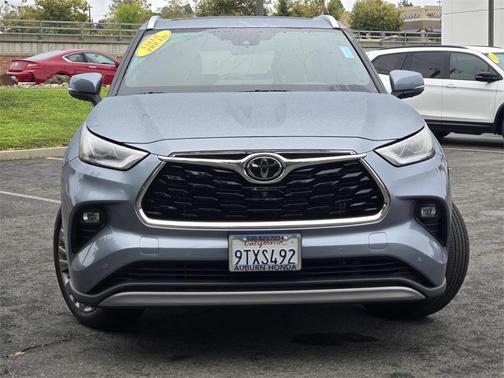 2022 Toyota Highlander Platinum