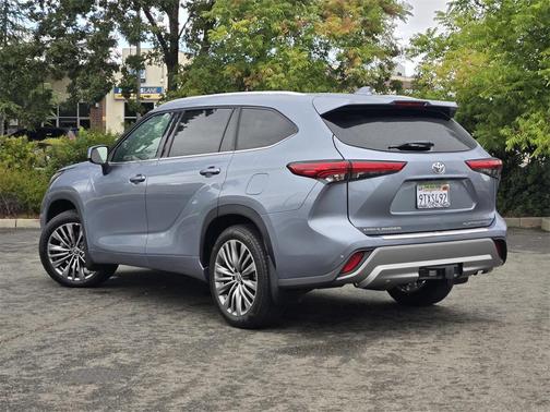 2022 Toyota Highlander Platinum
