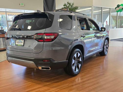 Sonic Gray Pearl 2026 Honda Pilot Elite