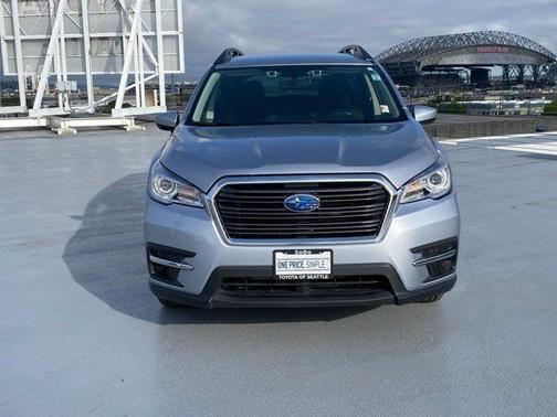 Ice Silver Metallic 2022 Subaru Ascent Premium 8-Passenger