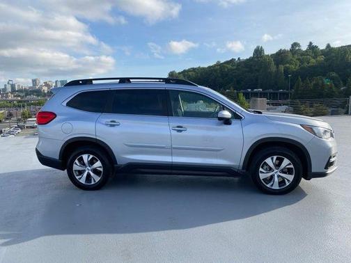 Ice Silver Metallic 2022 Subaru Ascent Premium 8-Passenger